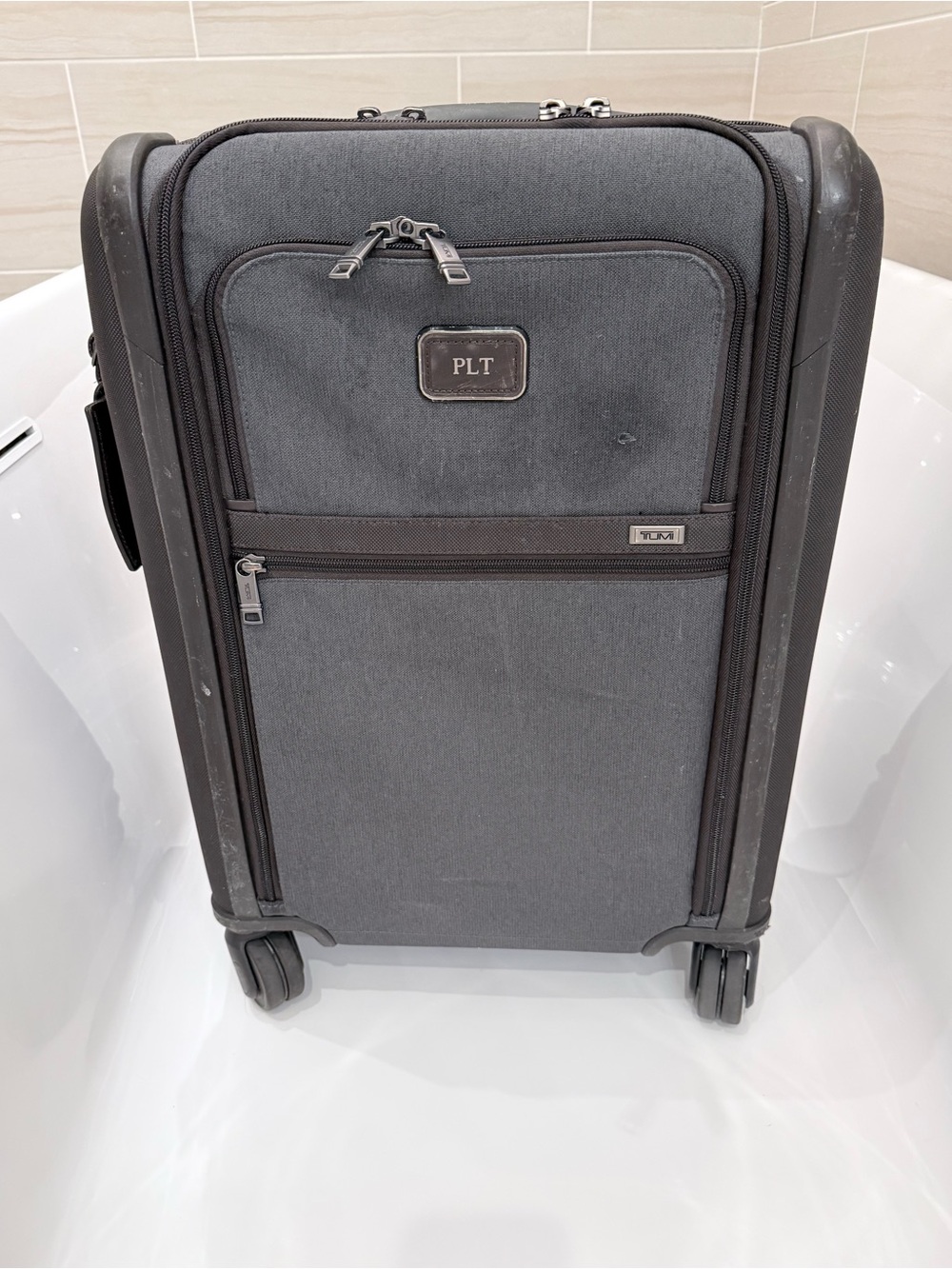 TUMI Alpha 3 Continental Dual Access Expandable Carry-On Spinner | Anthracite |